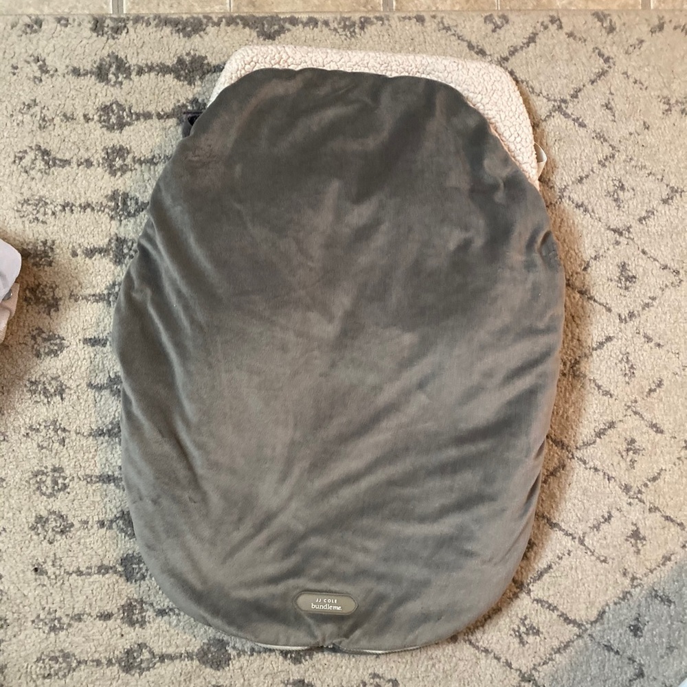 JJ Cole bundle me- car seat